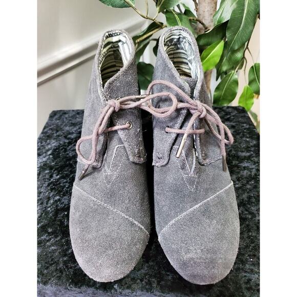 TOMS Kala Women's Gray Suede Leather Desert Wedge Ankle Booties Size 8.5 W - Picture 1 of 11